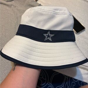 New Era White and Navy Star Women or men Bucket Hat